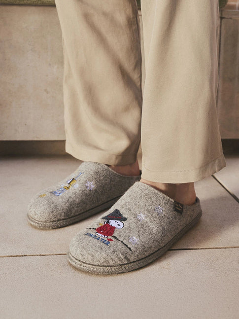 Slipper de feltre amb brodats Snoopy | CHARLIE