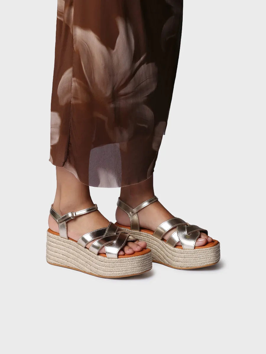 Alpargatas mujer - Sandalia de plataforma dorada | CRISTINA  - Toni Pons  