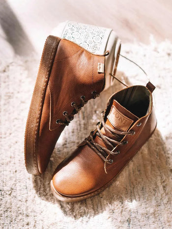 Men's lace-up boots in leather