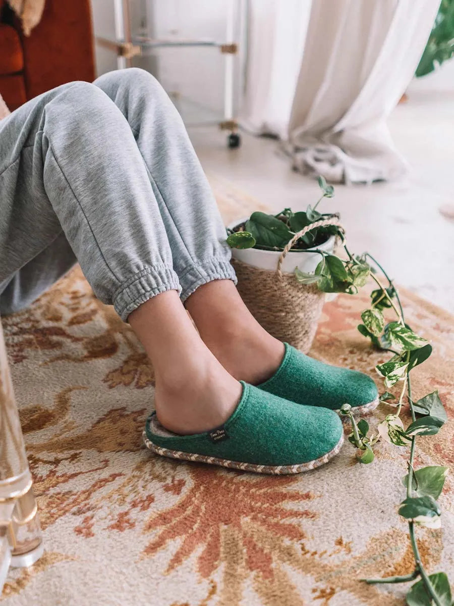 Women's felt slippers in raw 