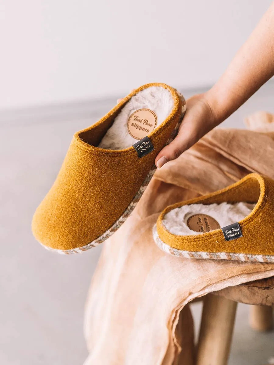 Women's felt slippers in raw 