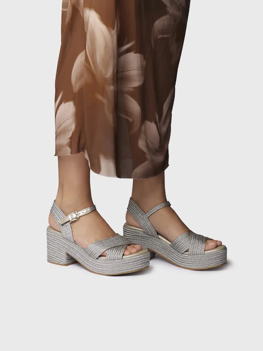  - Alpargatas de tacón de mujer en tejido metalizado trenzado | DESIREE  - Toni Pons  