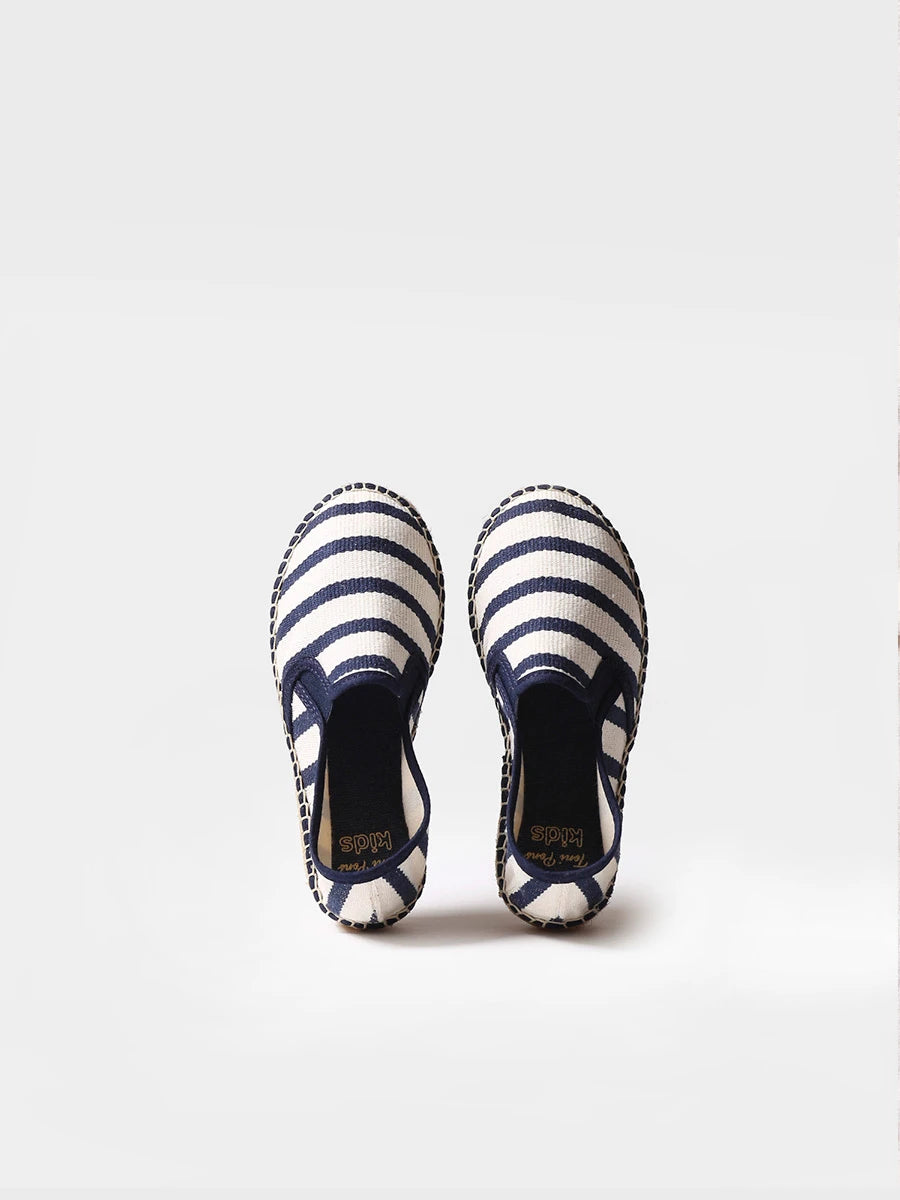  - Alpargatas infantiles | EFES-BR  - Toni Pons  