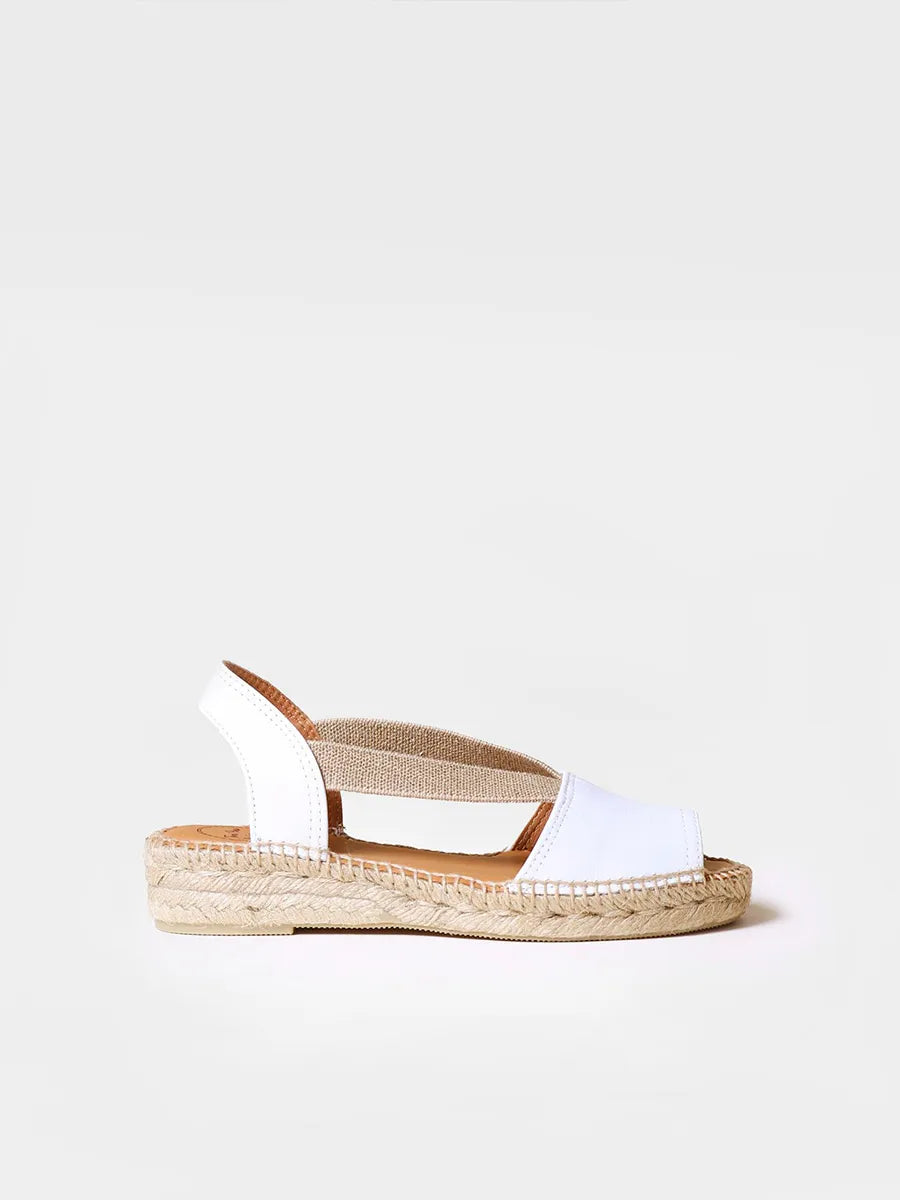 Flat leather sandal with elastics