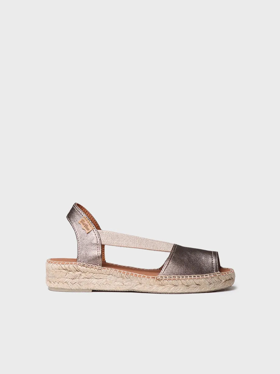 Flat leather sandal with elastics