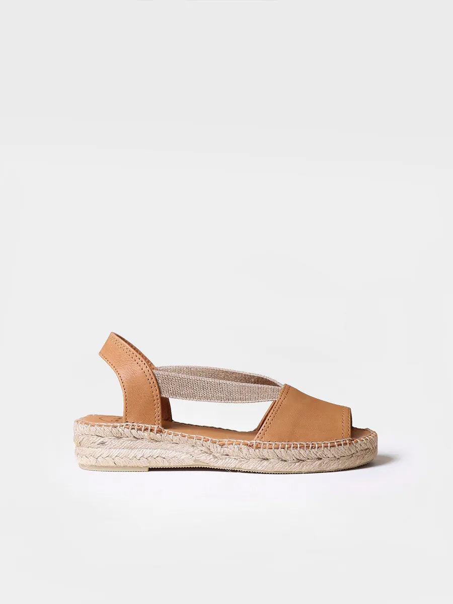 Flat leather sandal with elastics