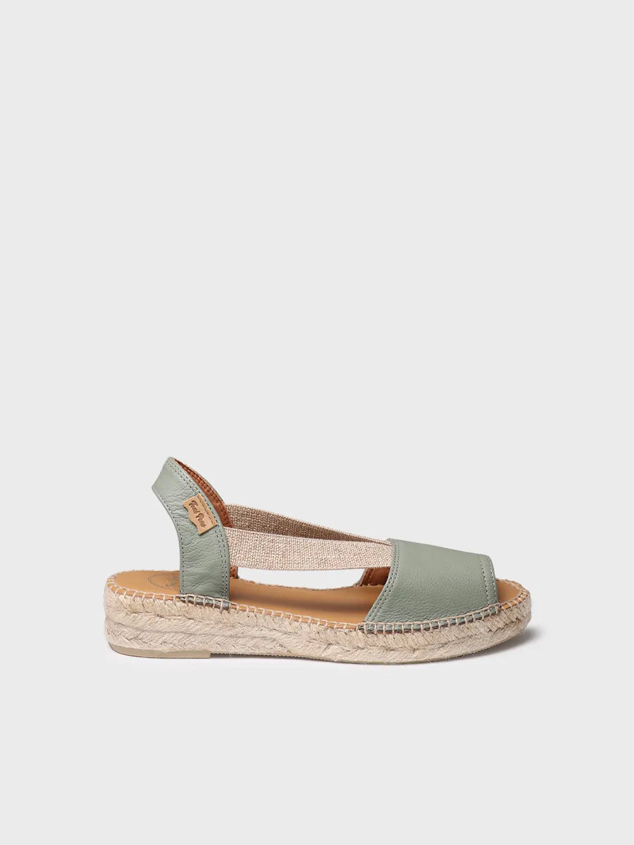 Flat leather sandal with elastics