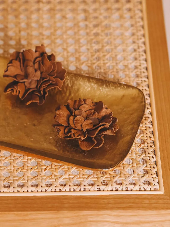 Complementos - Broche de piel en forma de flor - FLOR-P  - Toni Pons  