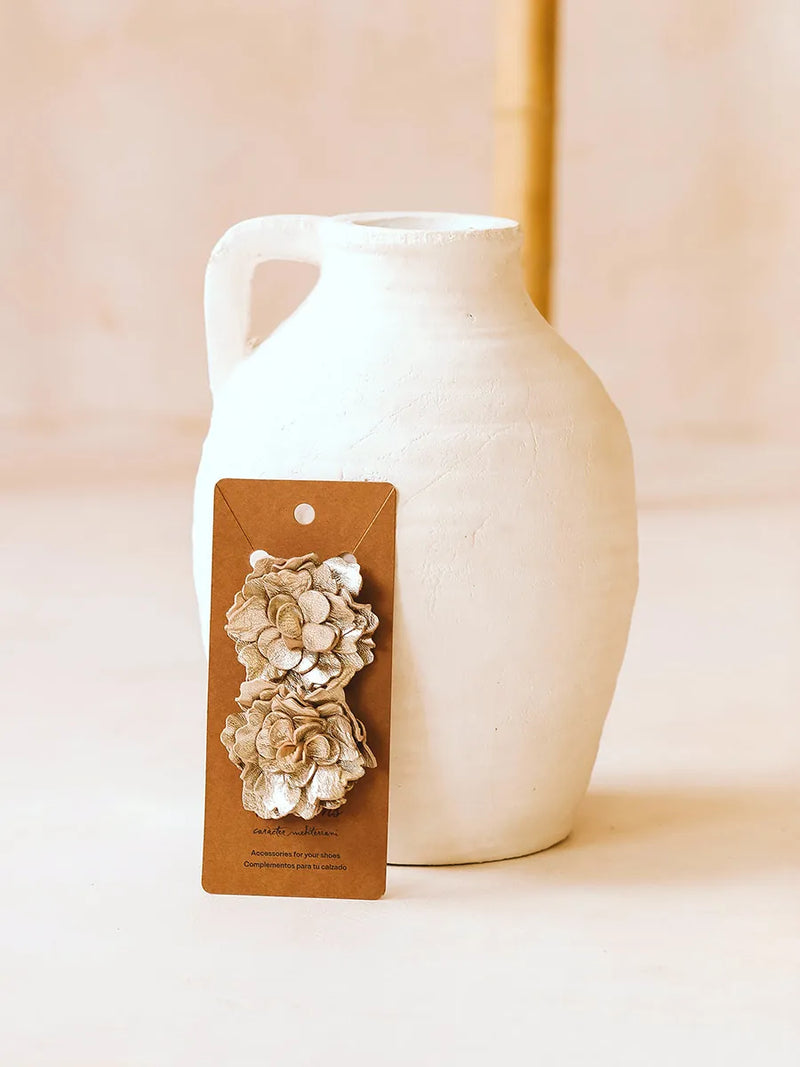 Complementos - Broche de piel en forma de flor - FLOR-P  - Toni Pons  