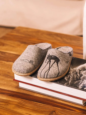 zapatillas de casa hombre - Zapatillas de casa para hombre inspiradas en la obra de Salvador Dalí | FORTALESA  - Toni Pons  