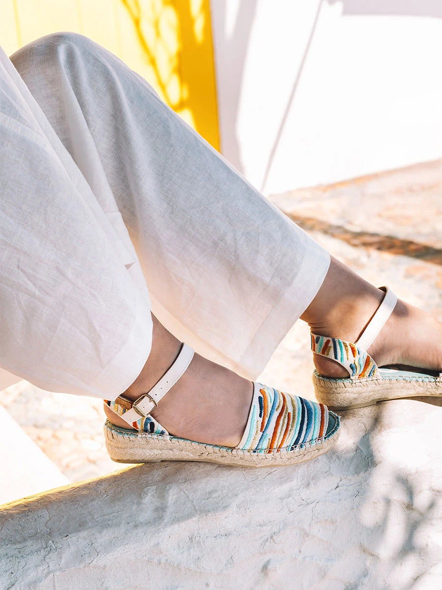  - Alpargatas de mujer bordadas con pulsera ajustable | GARBET  - Toni Pons  