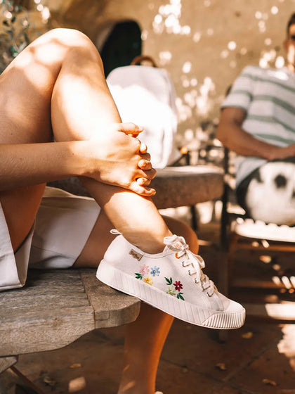 zapatillas mujer - Zapatilla deportiva baja de mujer en algodón reciclado y bordados | GILDA-EJ  - Toni Pons  