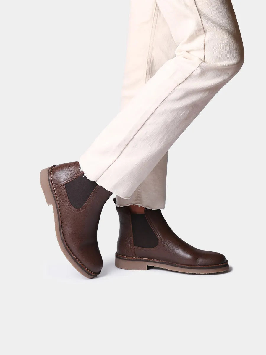 Women’s cowboy ankle boots in split leather with embroidery