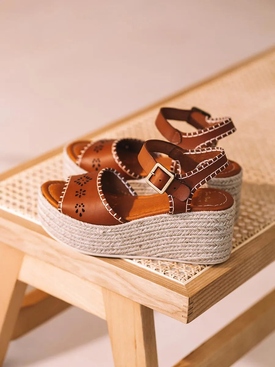 Damen-Espadrille aus Leder mit Jute-Plateau und Schnalle