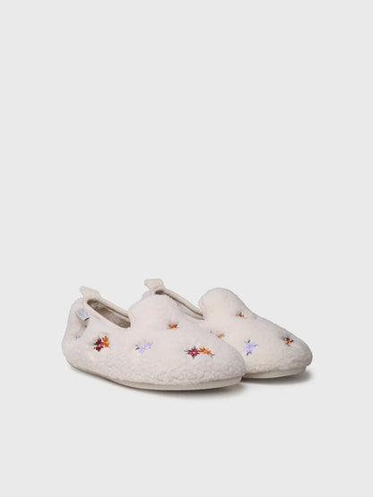 Chausson style babouche avec motifs brodés pour femme en blanc 