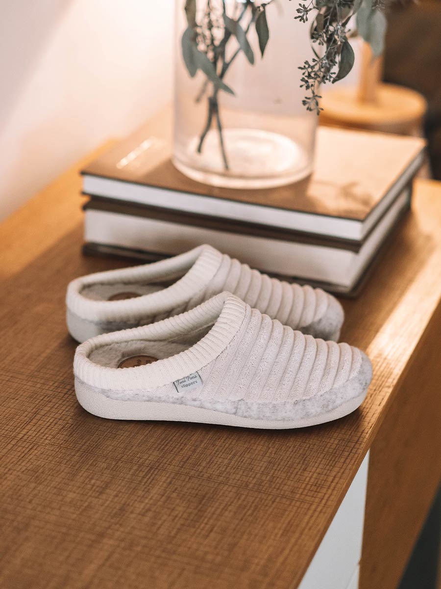 zapatillas de casa mujer - Zapatilla tipo zueco para mujer en fieltro y pelo sintético en Crudo | MALU-OD  - Toni Pons  