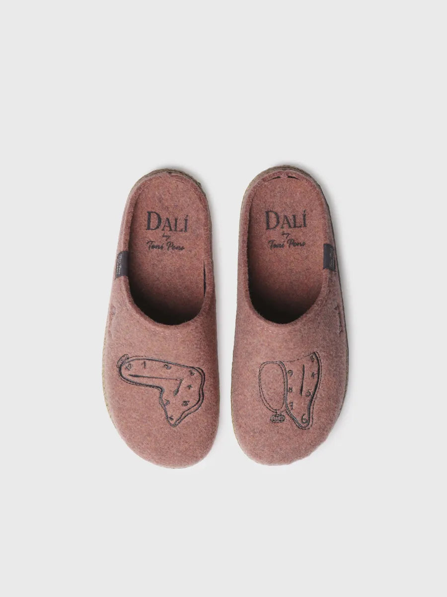 Women's slippers inspired by Salvador Dalí's work 