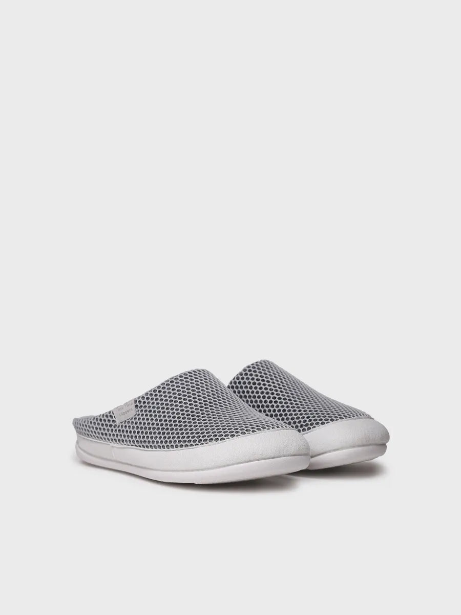 Women's clog-type house slipper in mesh-like fabric