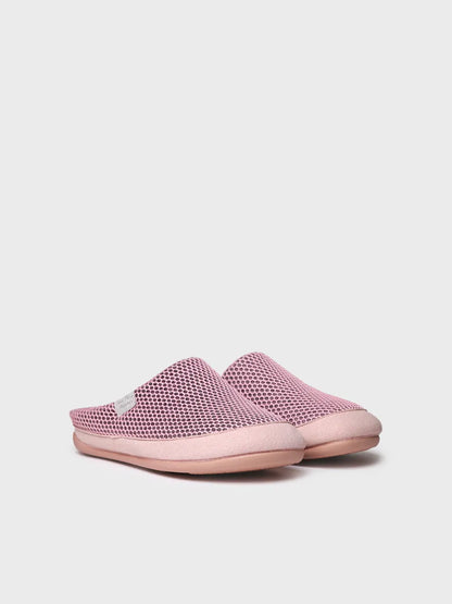 Women's clog-type house slipper in mesh-like fabric