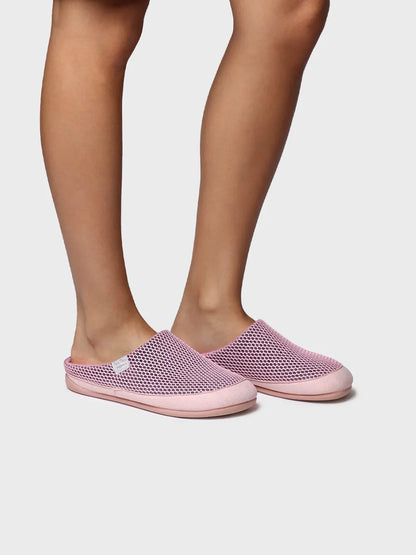 Women's clog-type house slipper in mesh-like fabric