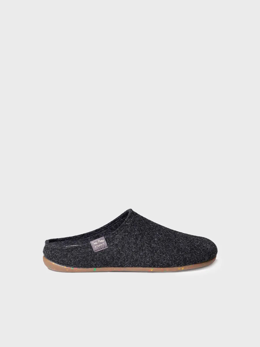 Women's clog-style shoe made from recycled felt in raw 