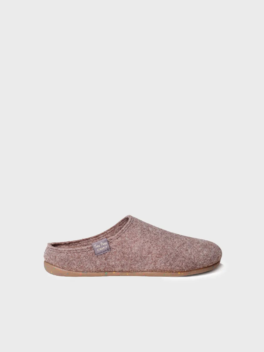 Women's clog-style shoe made from recycled felt in raw 