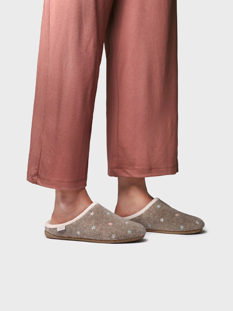 Zapatillas de casa mujer - Slipper abierta con bordados luminiscentes para mujer | MONA-FT  - Toni Pons  