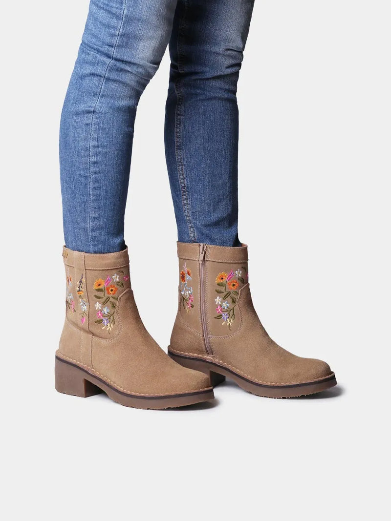 Botines mujer - Botín de mujer en serraje con flores bordadas | MONELLS  - Toni Pons  