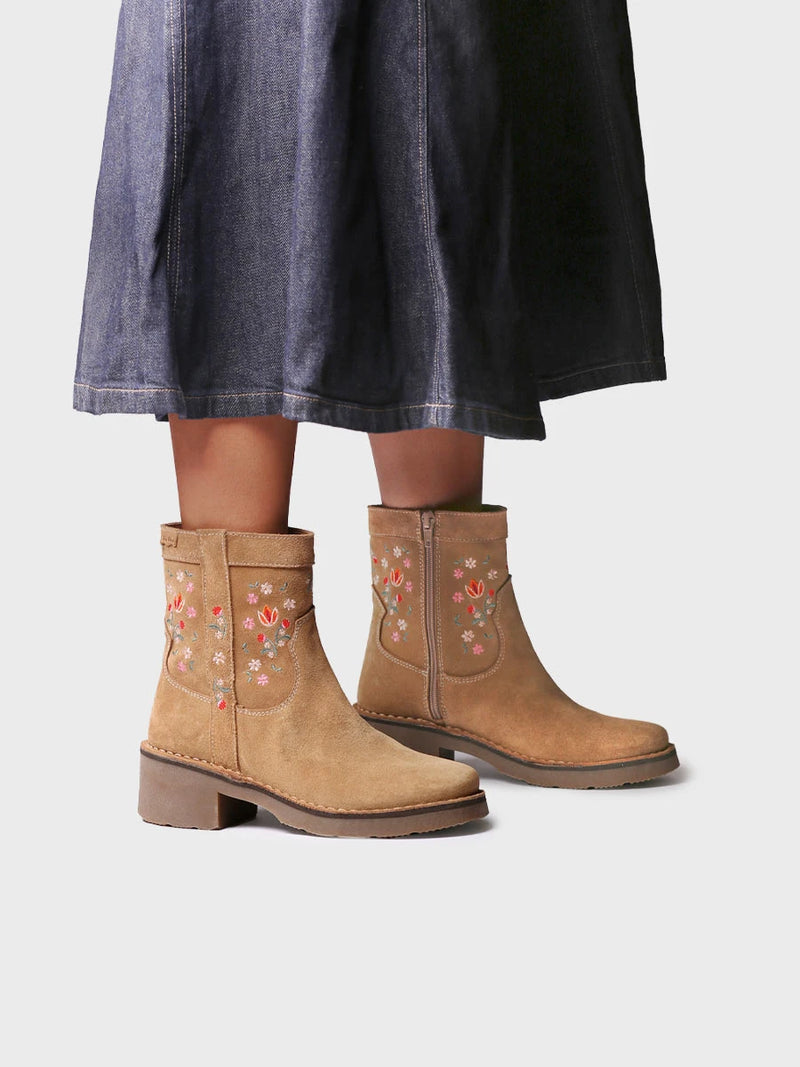 Botines mujer - Botín de mujer en serraje con flores bordadas | MONELLS  - Toni Pons  