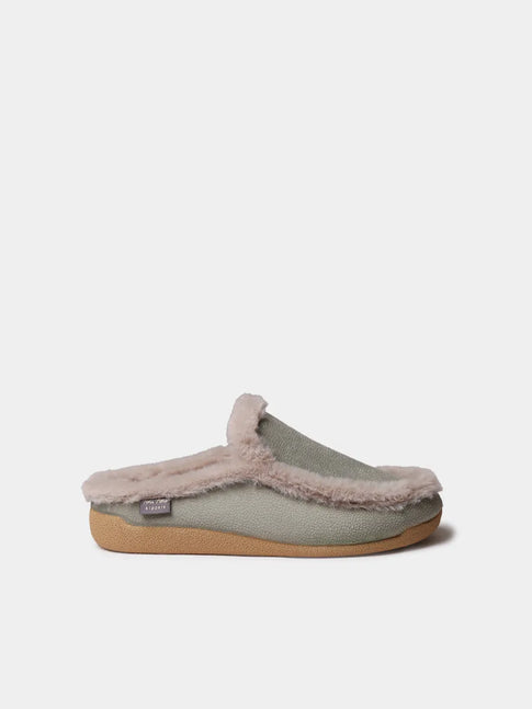 Women's rubber slippers with soft lining