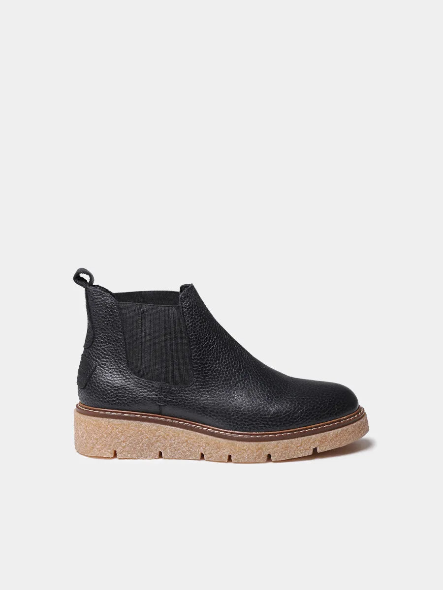 Women’s loafer in metallic leather