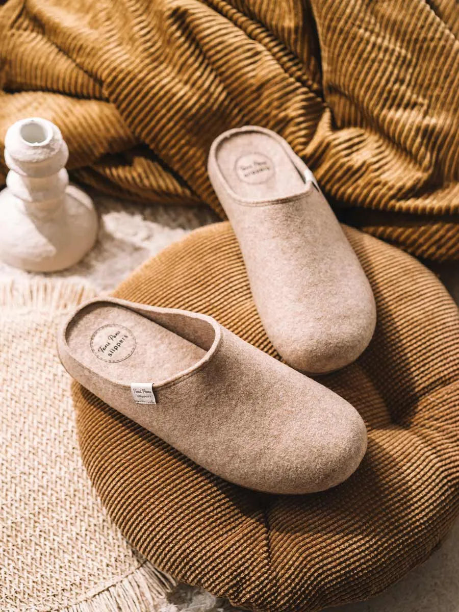 Men's house slipper made from recycled felt in beige 