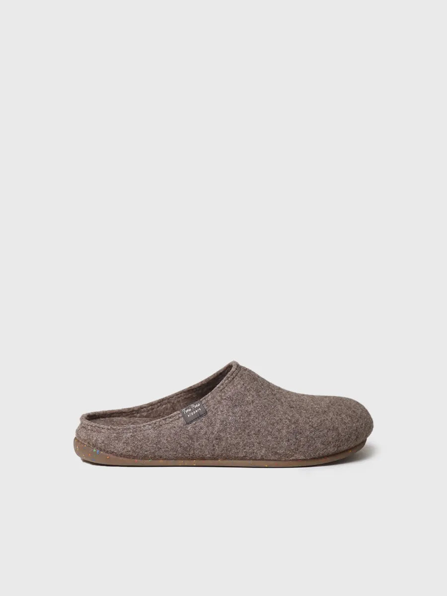 Men's house slipper made from recycled felt