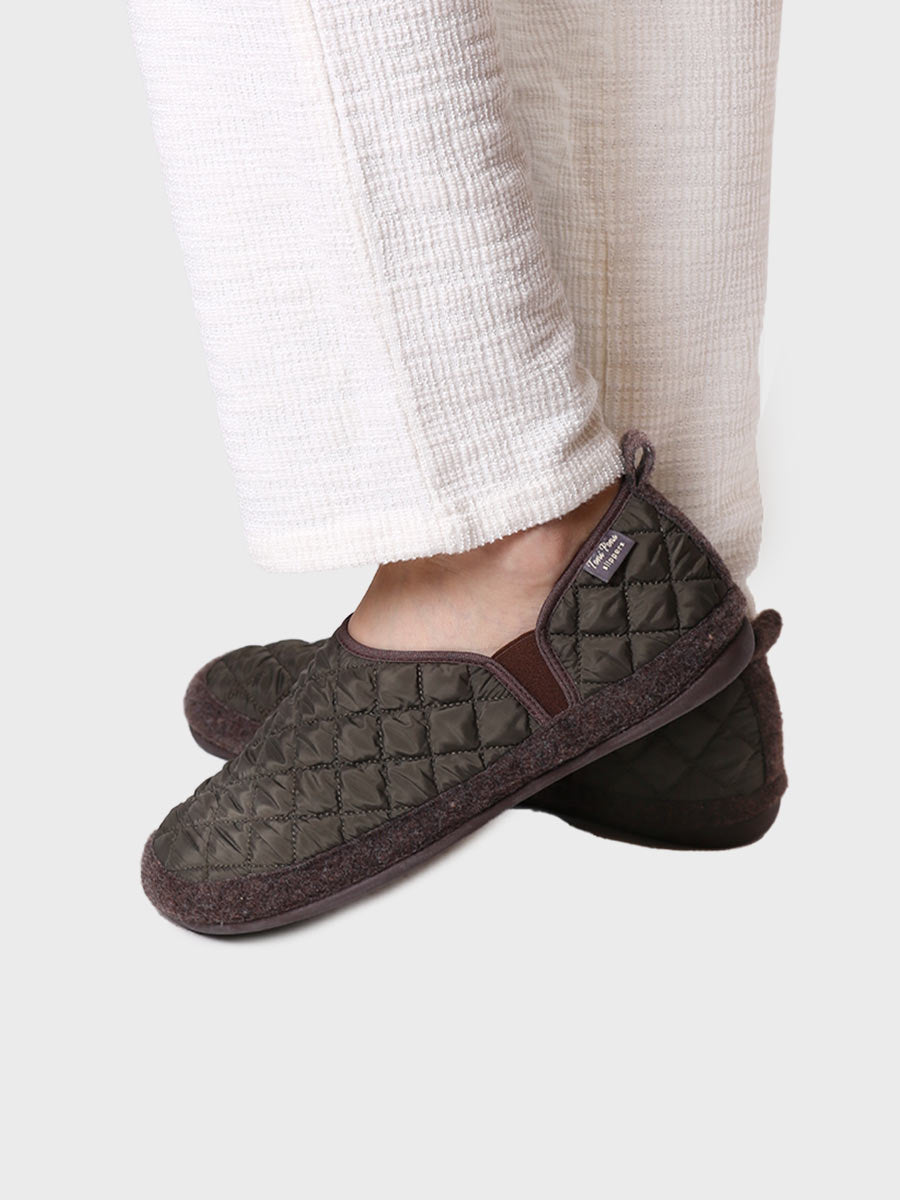 Chaussons pour homme en tissu matelassé en kaki 