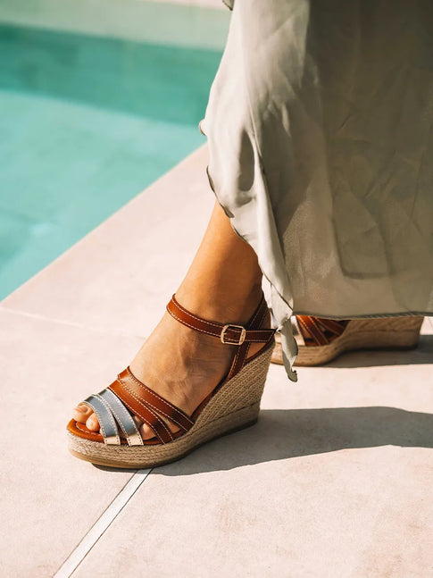 sandalias mujer - Alpargata abierta de mujer en cuero y color platino con cuña | OCTAVIA  - Toni Pons  