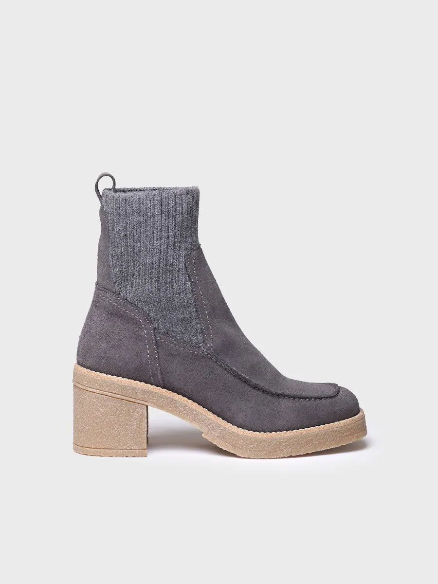 Women's Wide Heel Ankle boot in Suede and Knit fabric