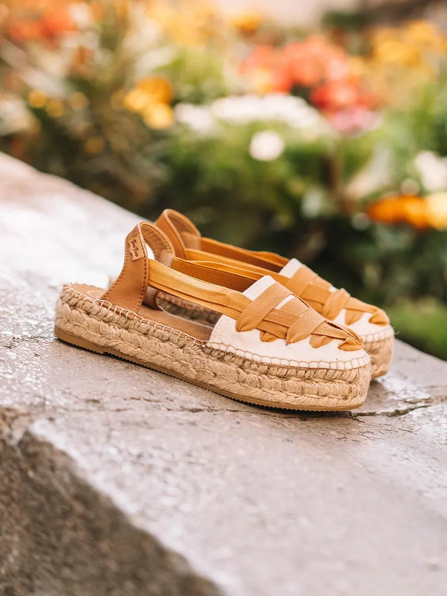 Flat espadrilles with crossed straps