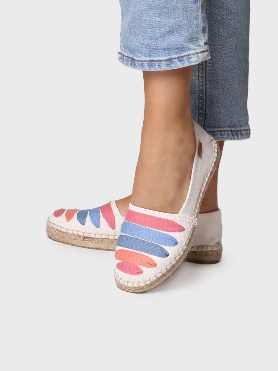 Women's flat espadrilles with straps