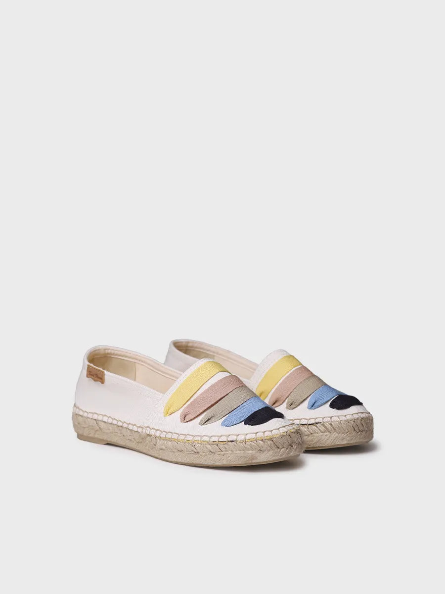 Women's flat espadrilles with straps