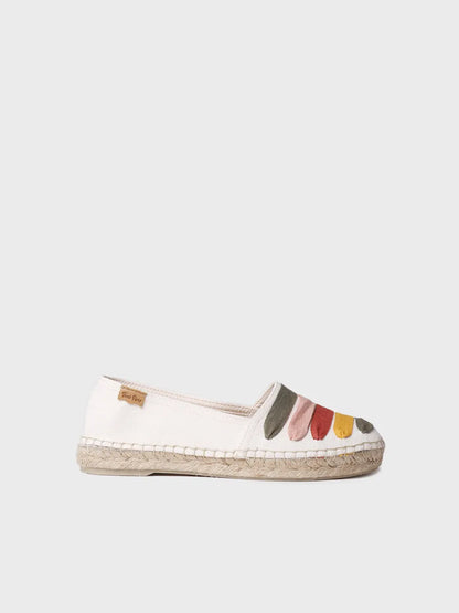 Women's flat espadrilles with straps