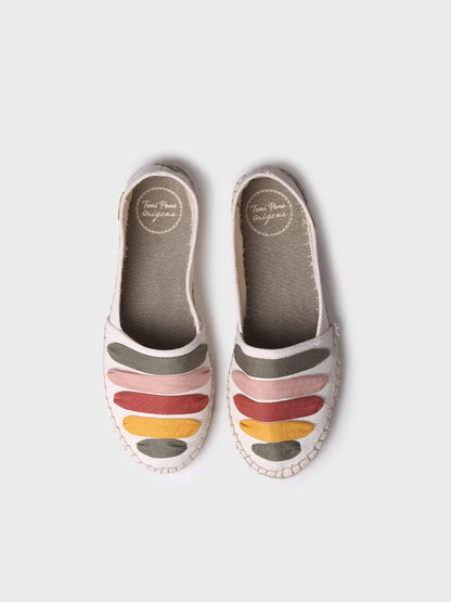 Women's flat espadrilles with straps