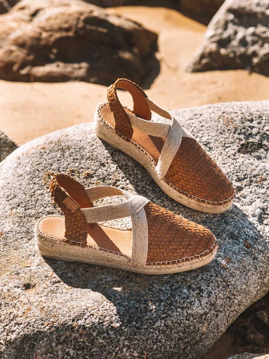 Espadrillas chiuse da donna in pelle intrecciata con zeppa 