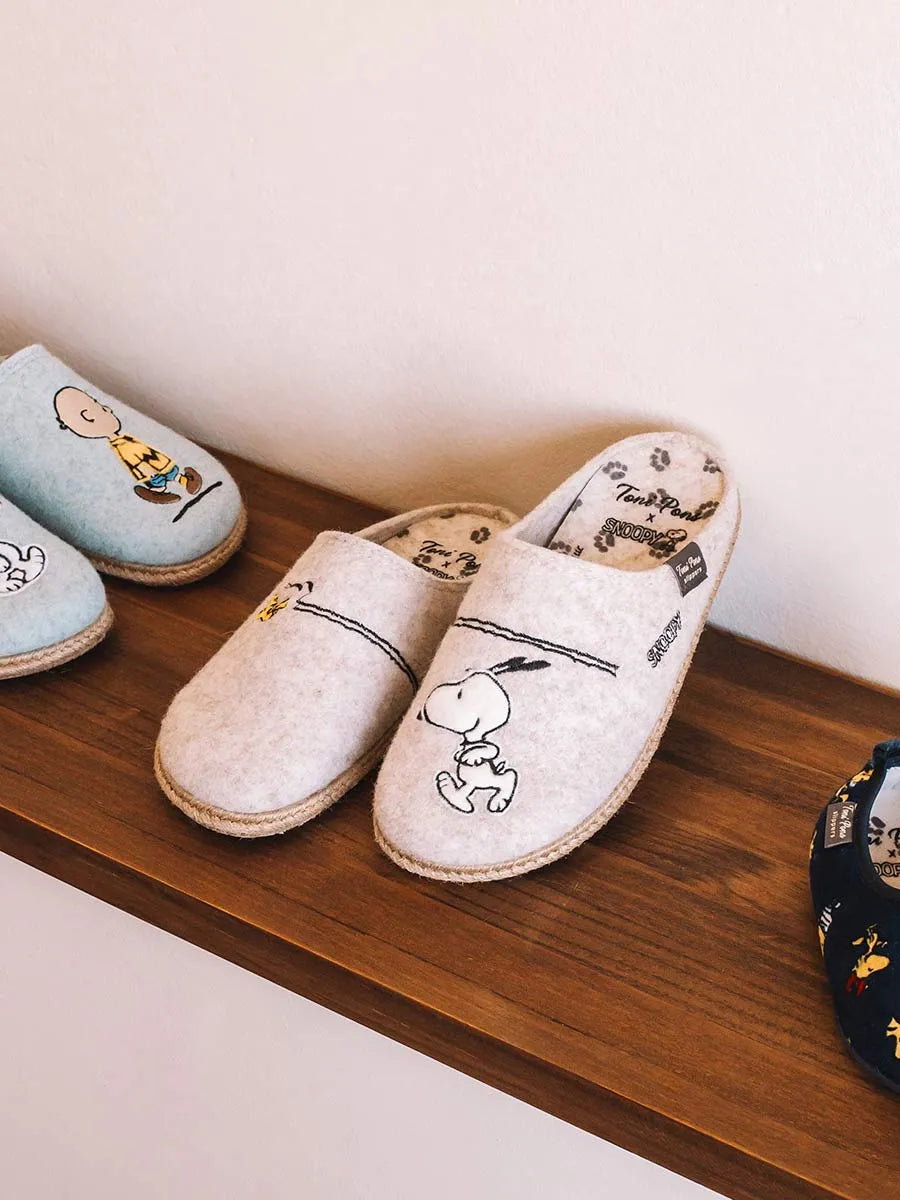 Pantofola tipo zoccolo di Snoopy per donna in feltro