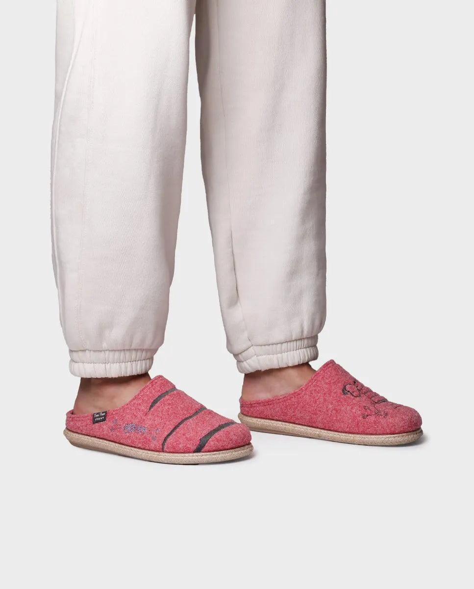 Women's rubber slippers with soft lining