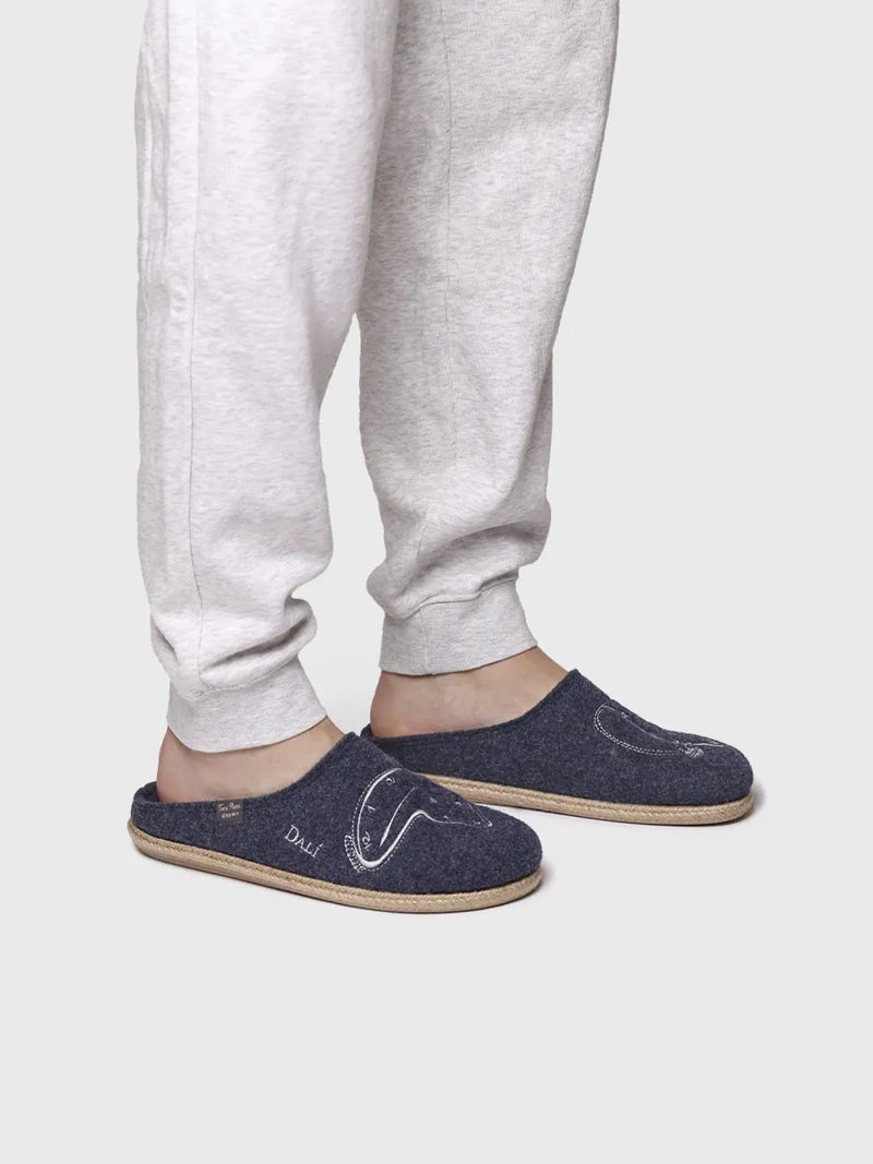 zapatillas de casa hombre - Zapatillas de casa de hombre inspiradas en la obra de Salvador Dalí en azul marino | SOMNI  - Toni Pons  