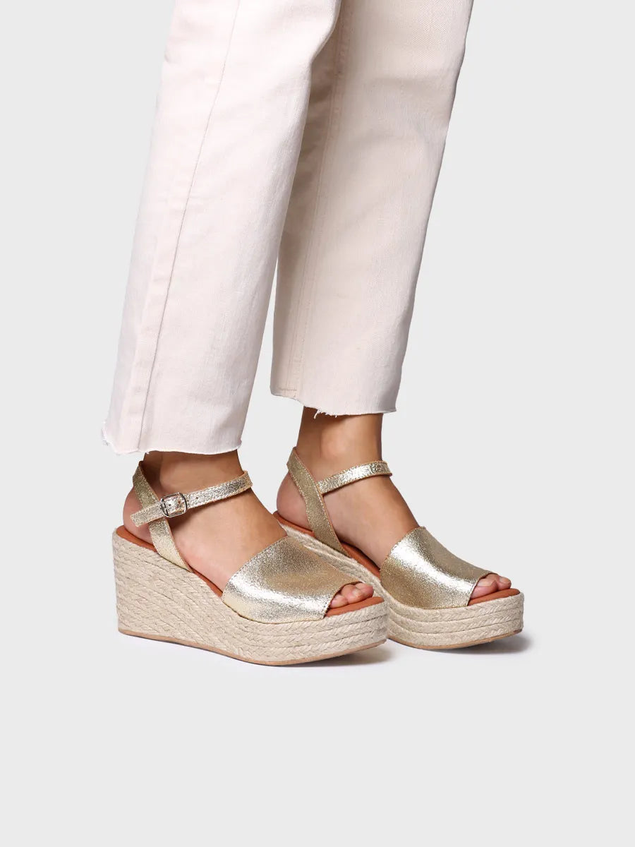 Espadrillas con zeppa alta in pelle argentata con fibbia 