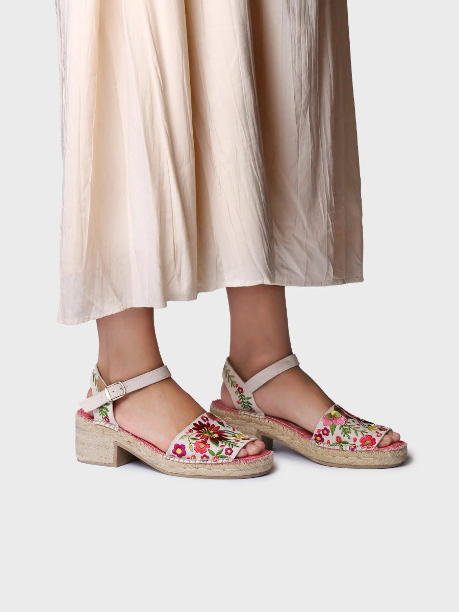  - Alpargata de mujer con tacón bajo y bordado floral | TAMARIU  - Toni Pons  