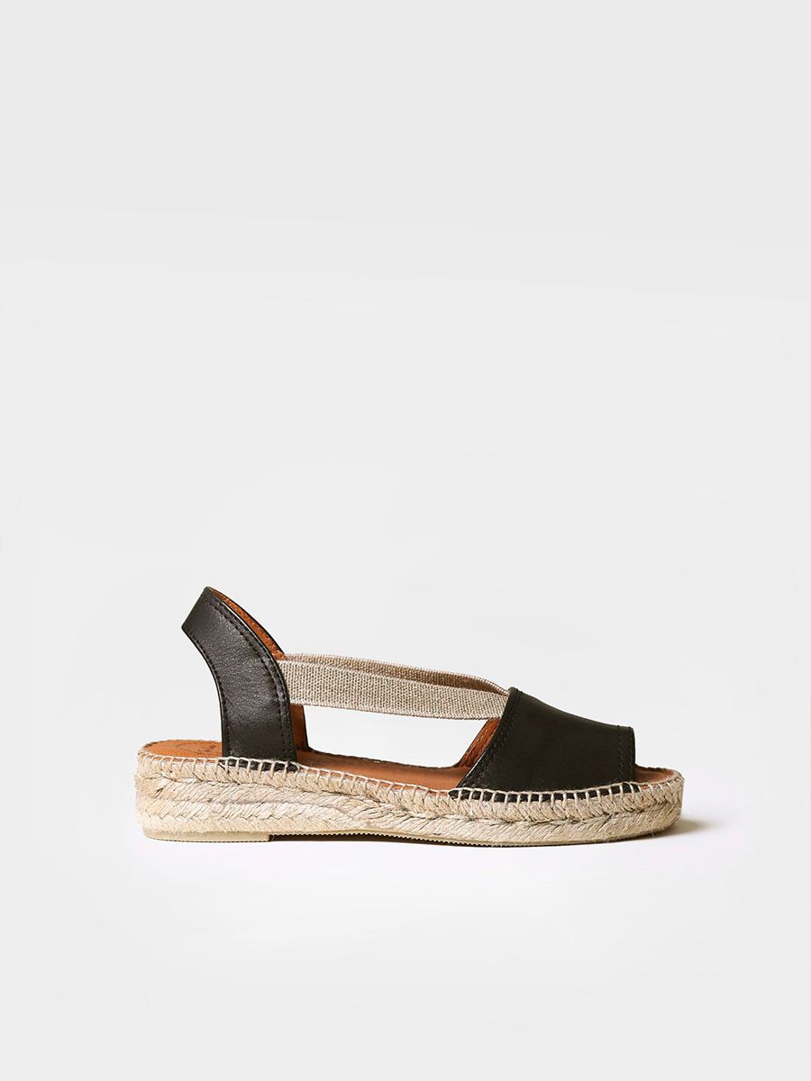 Flat leather sandal in Black colour - ETNA