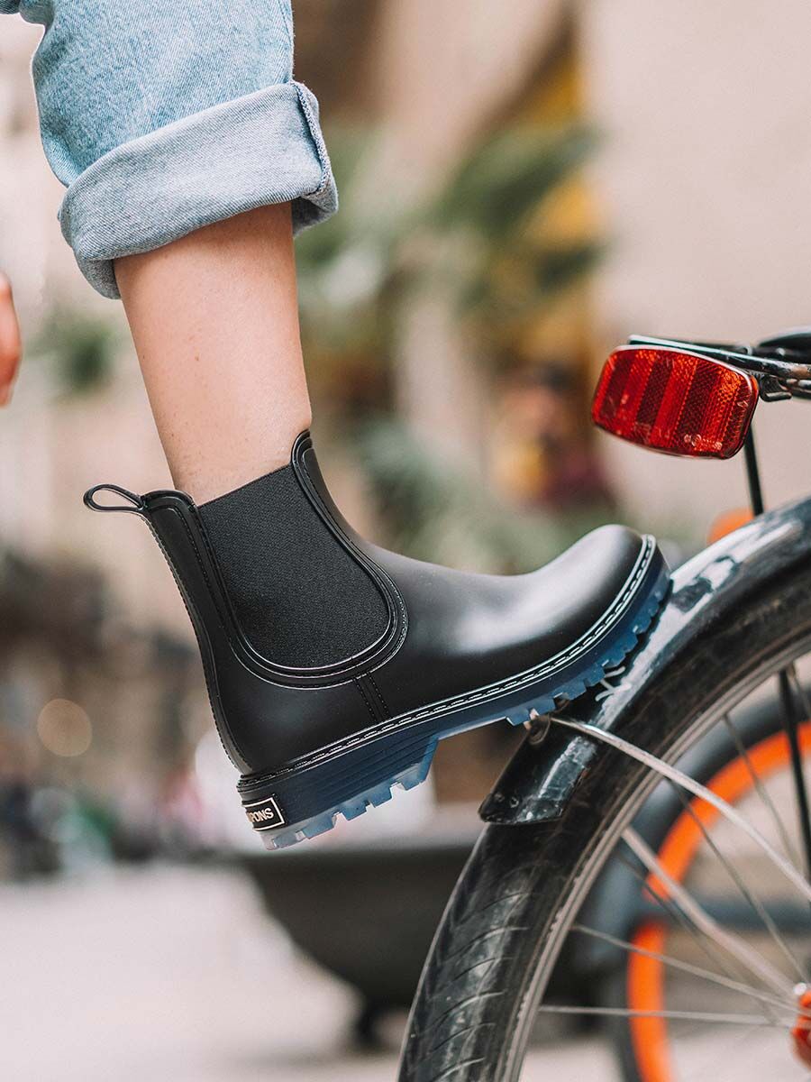 Bottines de pluie pour femme type Chelsea en noir - CONEY