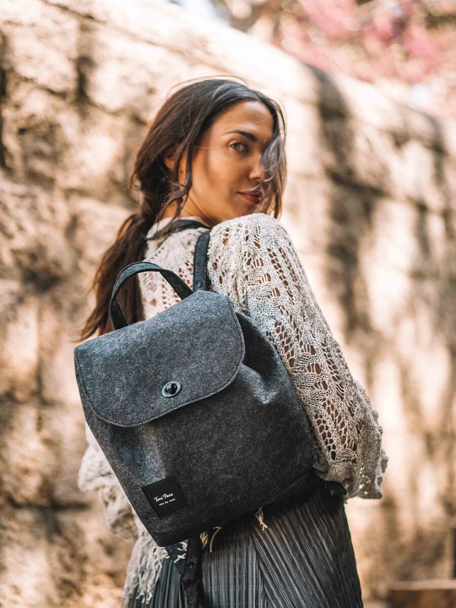 Felt backpack in anthracite grey | HARPER